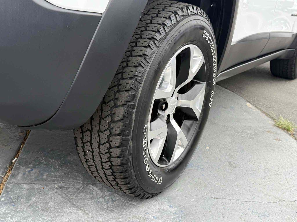 used 2018 Jeep Cherokee car, priced at $16,987