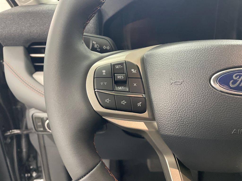 new 2025 Ford Explorer car, priced at $39,370