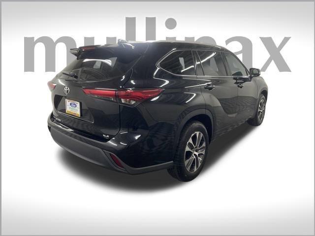 used 2022 Toyota Highlander car, priced at $32,690