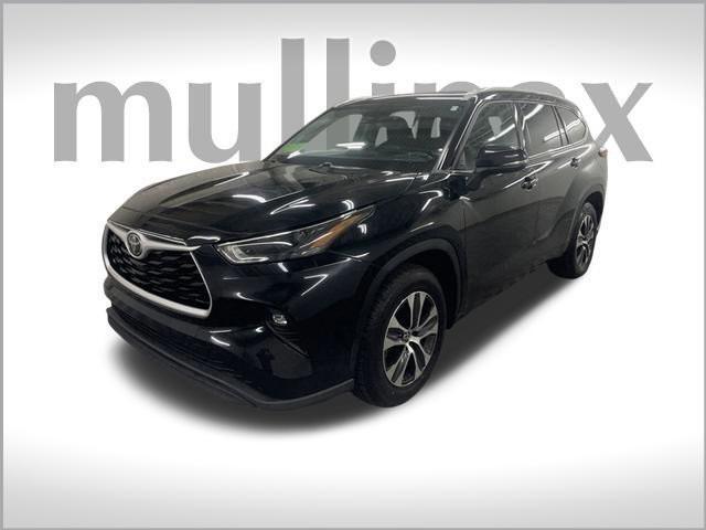 used 2022 Toyota Highlander car, priced at $32,690