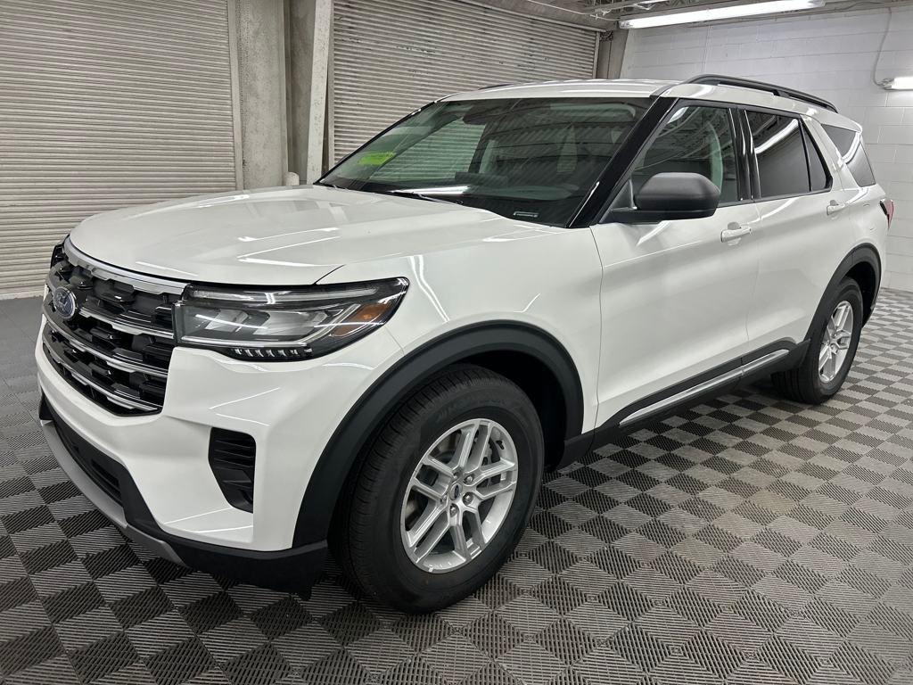 new 2025 Ford Explorer car, priced at $39,762