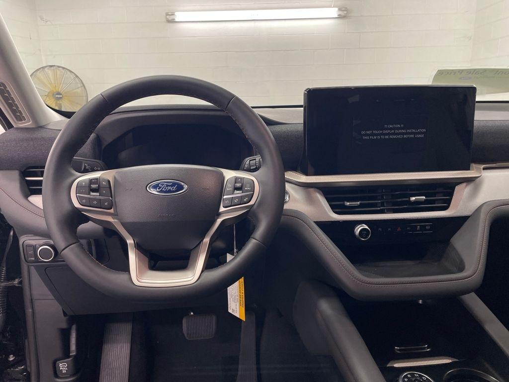 new 2025 Ford Explorer car, priced at $39,370
