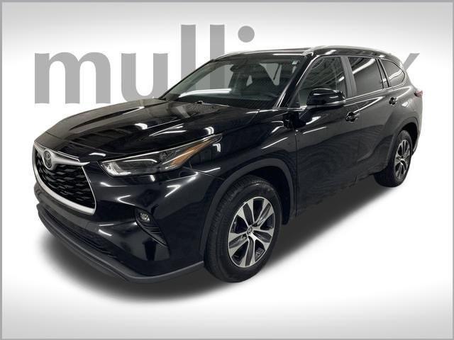 used 2024 Toyota Highlander car, priced at $41,500