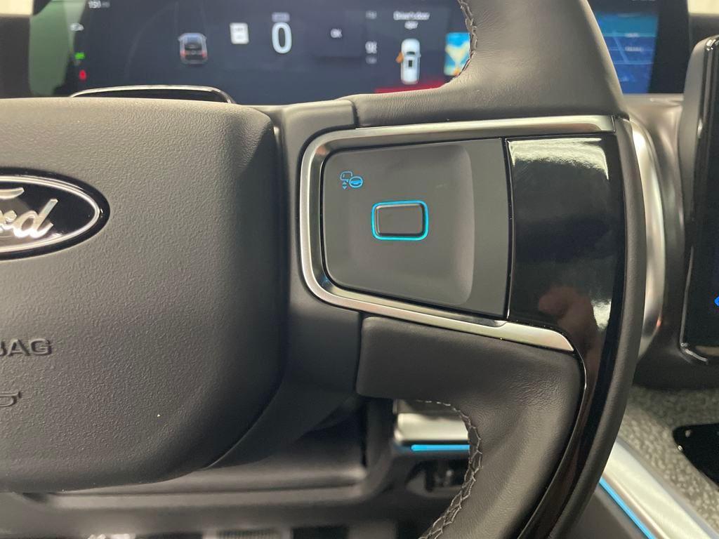 new 2025 Ford Expedition car, priced at $81,360