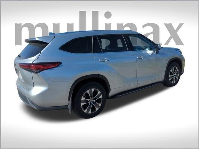 used 2020 Toyota Highlander car, priced at $28,990