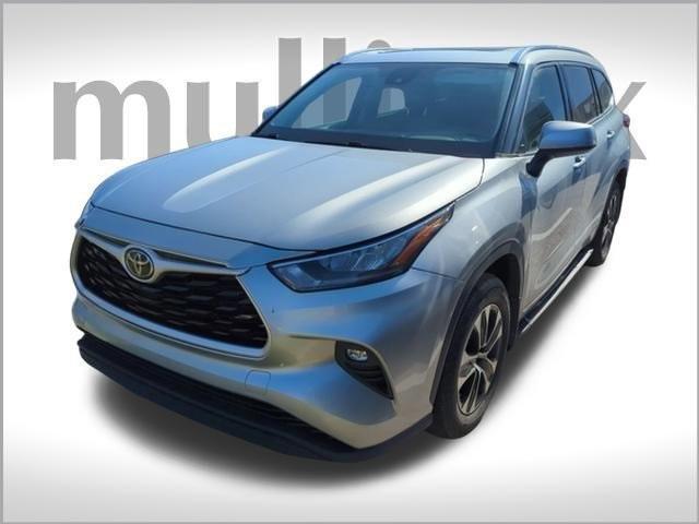 used 2020 Toyota Highlander car, priced at $28,990