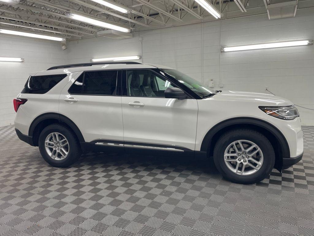new 2025 Ford Explorer car, priced at $43,424