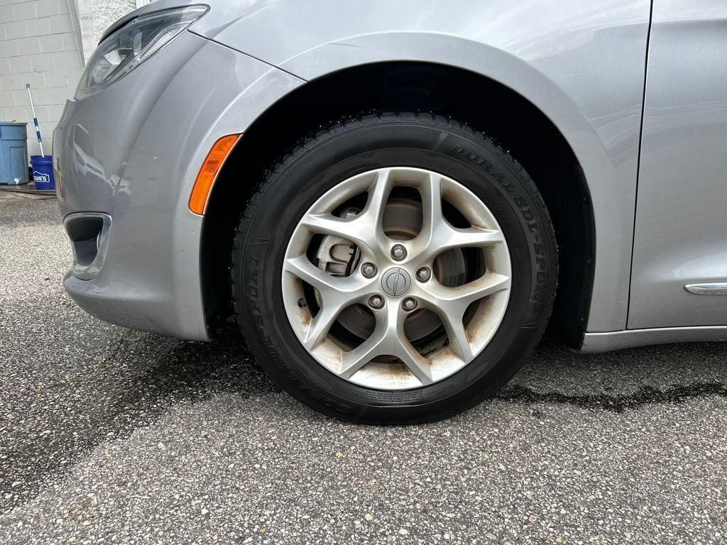 used 2020 Chrysler Pacifica car, priced at $18,500