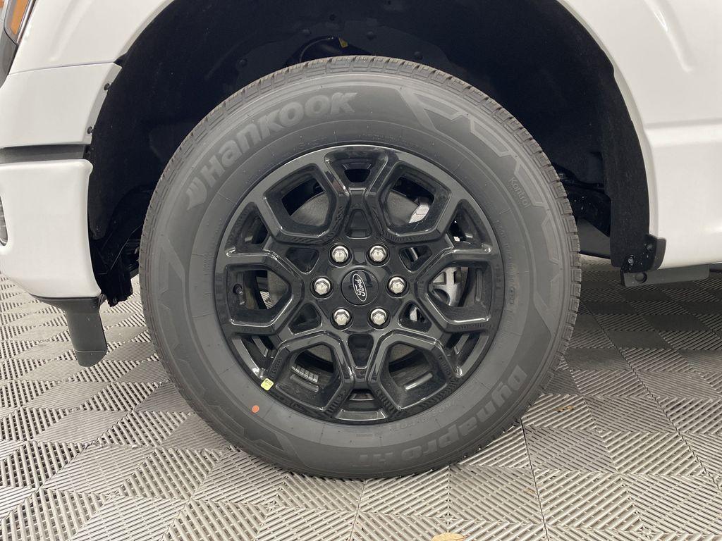 new 2025 Ford F-150 car, priced at $40,956