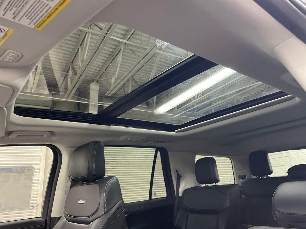 new 2025 Ford Expedition car, priced at $75,097