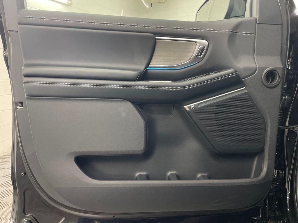 new 2025 Ford Expedition car, priced at $75,097