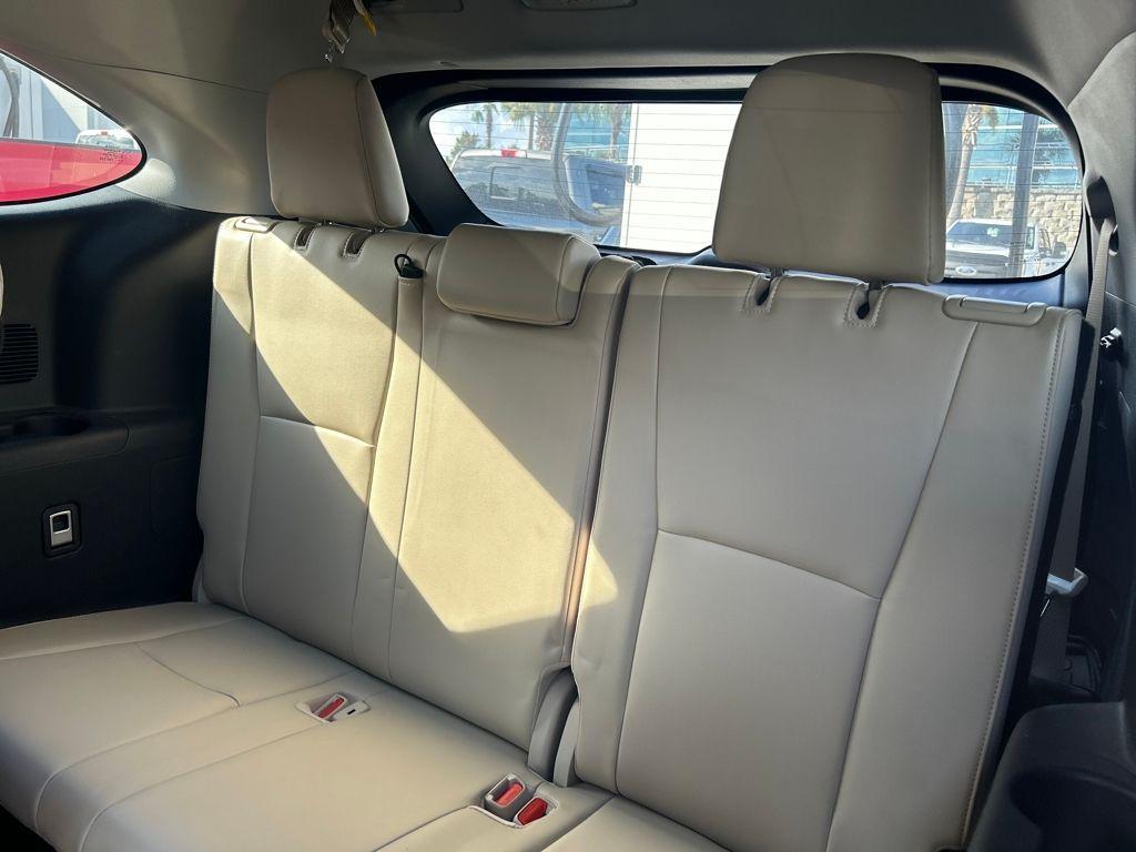used 2021 Toyota Highlander car, priced at $35,990