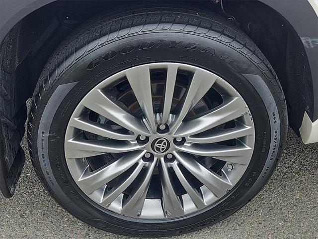 used 2021 Toyota Highlander car, priced at $38,987