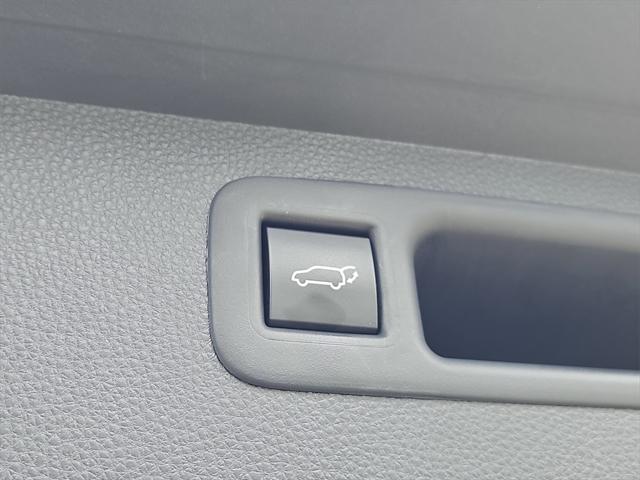 used 2022 Toyota Highlander car, priced at $38,987