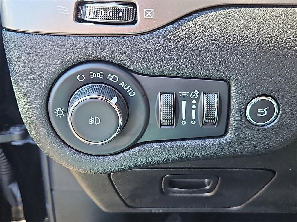 used 2022 Jeep Cherokee car, priced at $21,487