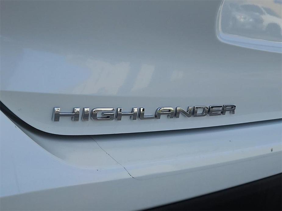 used 2021 Toyota Highlander car, priced at $33,887