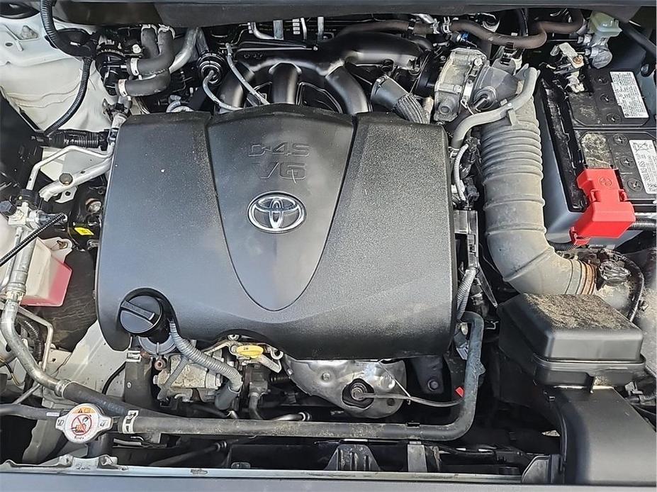 used 2021 Toyota Highlander car, priced at $33,887