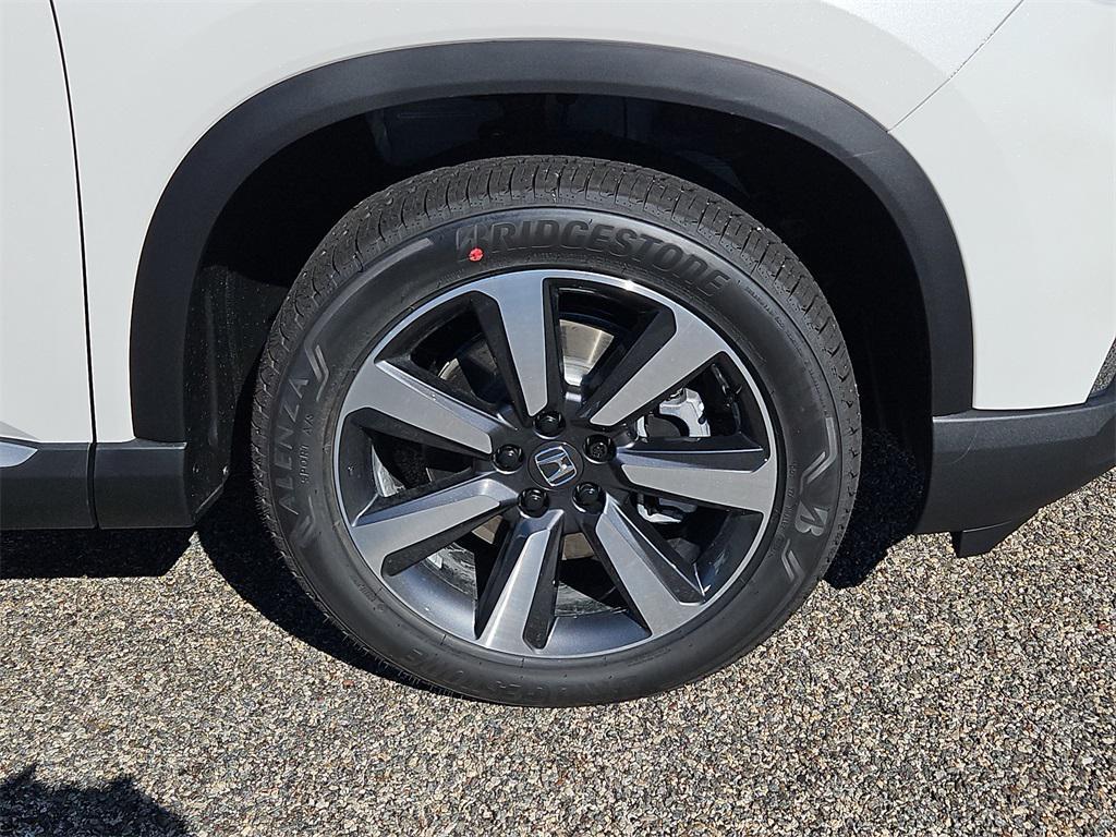 new 2025 Honda Pilot car, priced at $51,550