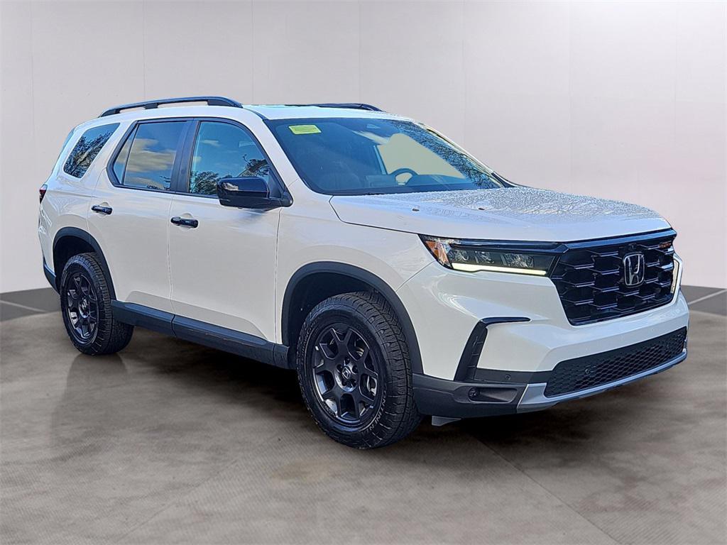 used 2025 Honda Pilot car, priced at $44,547