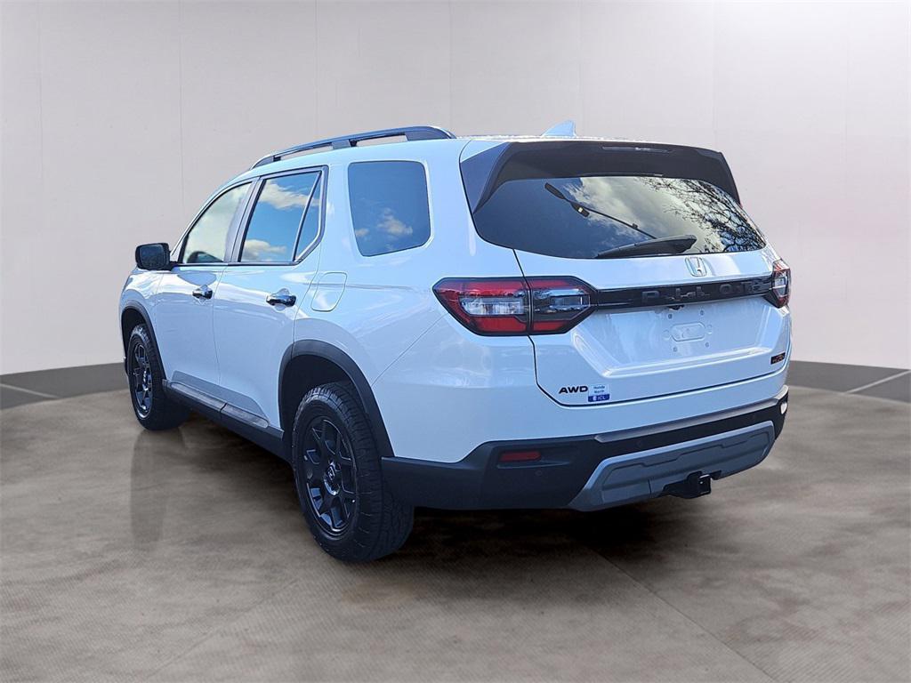used 2025 Honda Pilot car, priced at $44,547