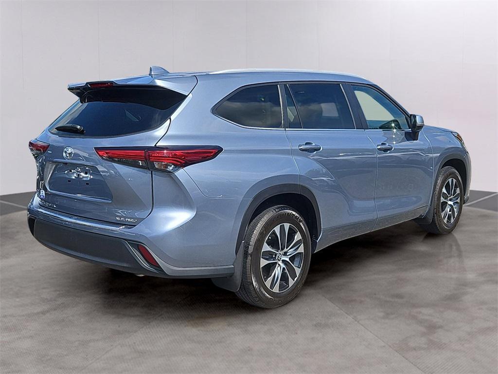 used 2023 Toyota Highlander car, priced at $38,987