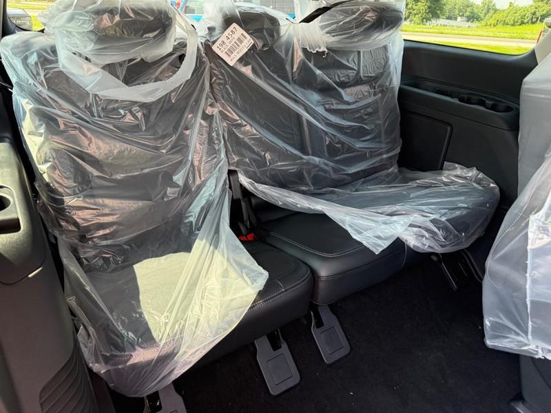 new 2025 Ford Expedition car, priced at $80,250