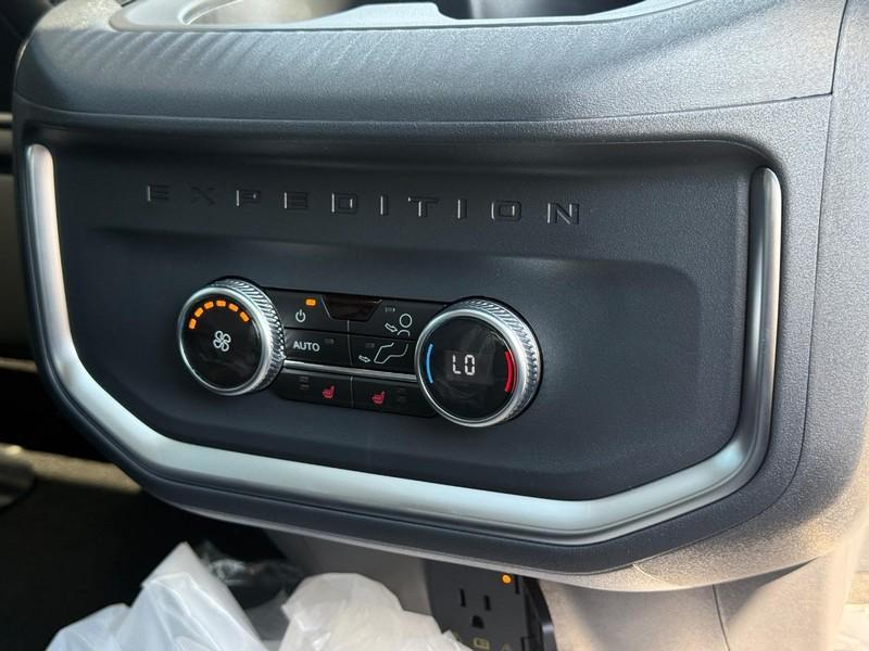 new 2025 Ford Expedition car, priced at $80,250