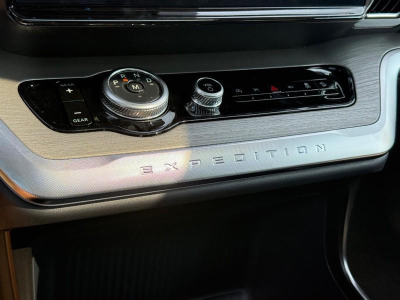 new 2025 Ford Expedition car, priced at $80,250