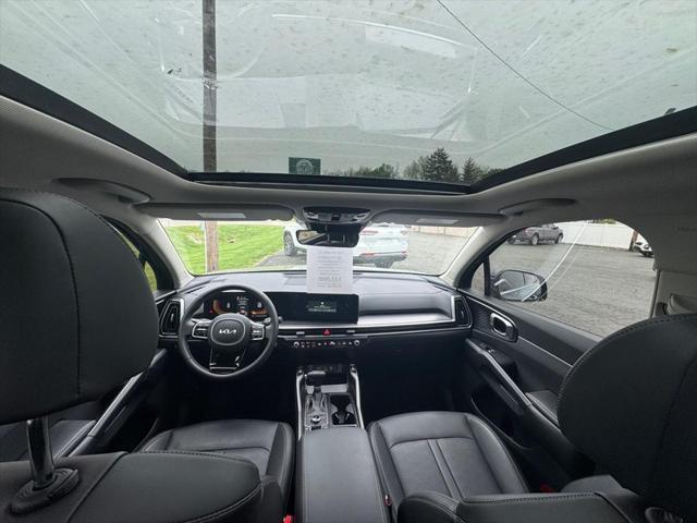 used 2025 Kia Sorento car, priced at $37,860