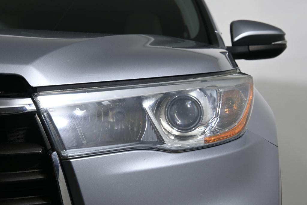 used 2015 Toyota Highlander car, priced at $18,979