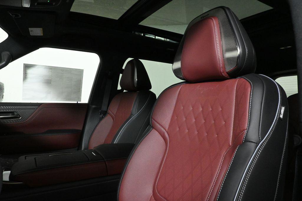 new 2025 INFINITI QX80 car