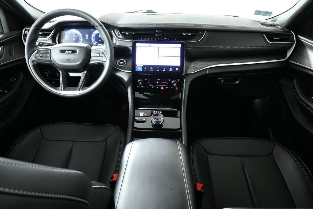 used 2025 Jeep Grand Cherokee car, priced at $40,979