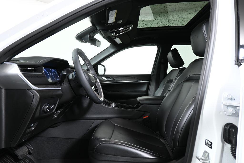 used 2025 Jeep Grand Cherokee car, priced at $40,979