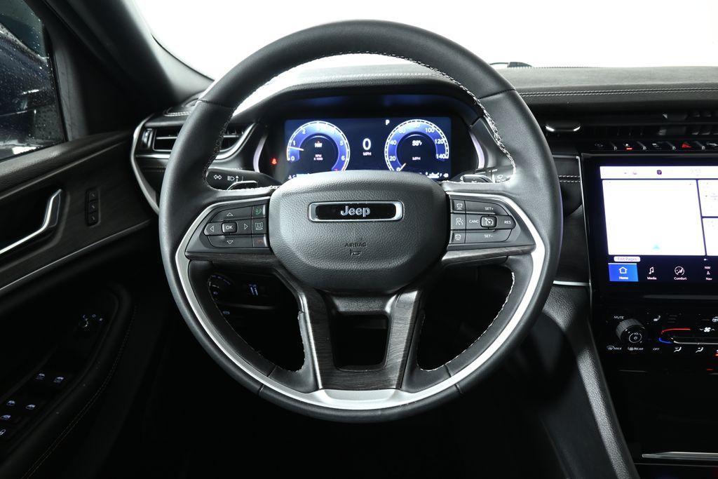 used 2025 Jeep Grand Cherokee car, priced at $40,979