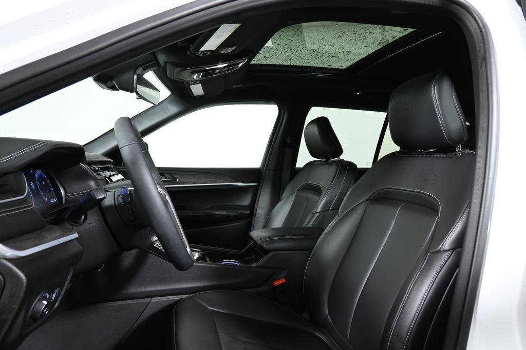 used 2025 Jeep Grand Cherokee car, priced at $40,979