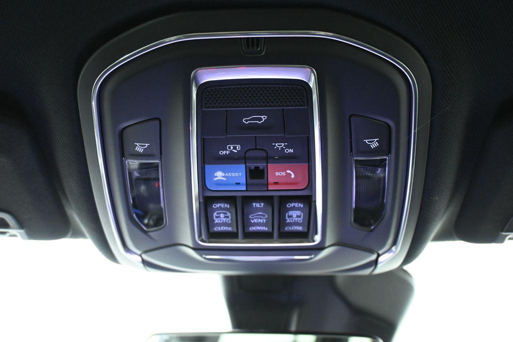 used 2025 Jeep Grand Cherokee car, priced at $40,979