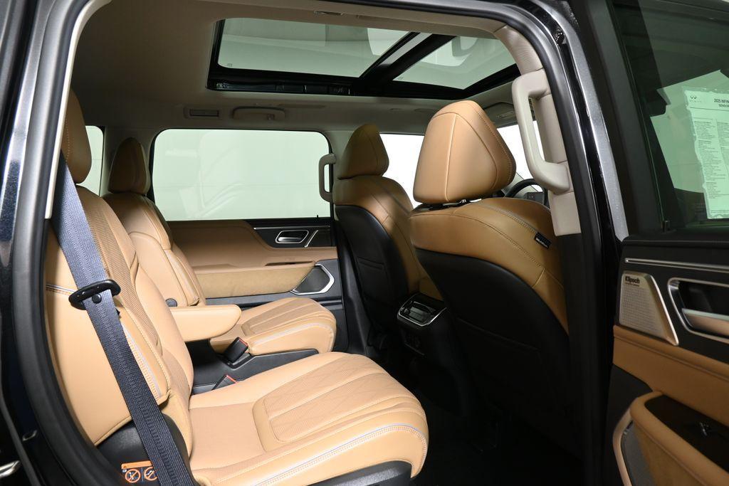 new 2025 INFINITI QX80 car