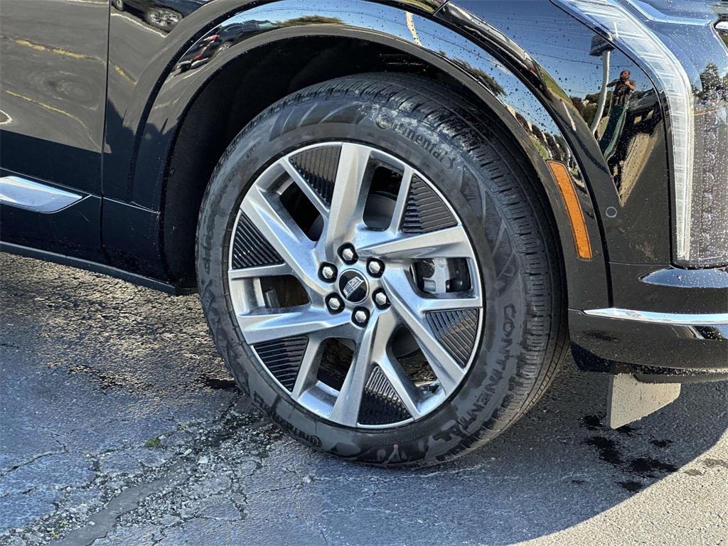 new 2025 Cadillac OPTIQ car, priced at $58,170