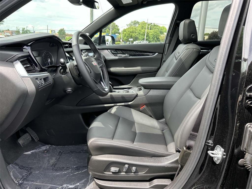 new 2025 Cadillac XT6 car, priced at $60,215