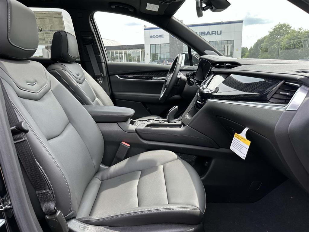 new 2025 Cadillac XT6 car, priced at $60,215