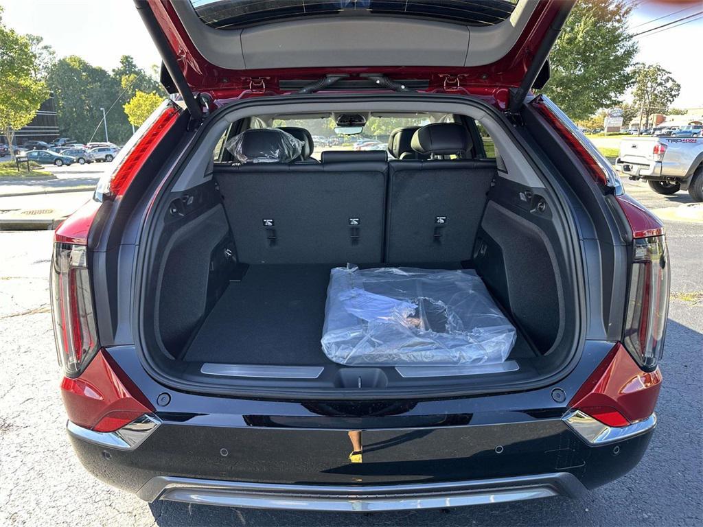 new 2025 Cadillac OPTIQ car, priced at $56,215