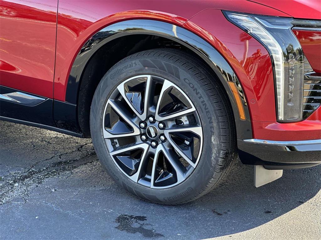 new 2025 Cadillac OPTIQ car, priced at $56,215