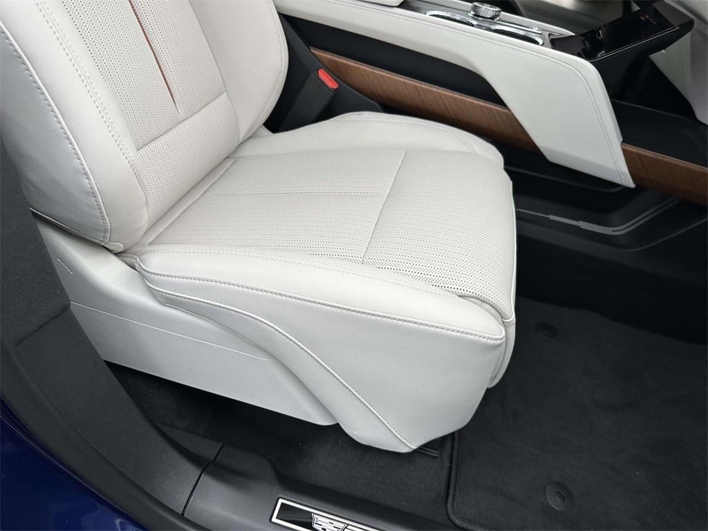 new 2026 Cadillac VISTIQ car, priced at $82,010