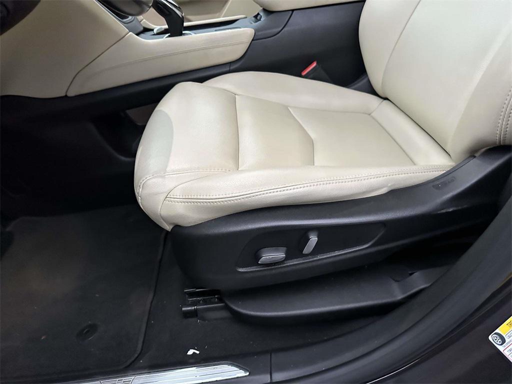 used 2018 Cadillac XT5 car, priced at $20,000