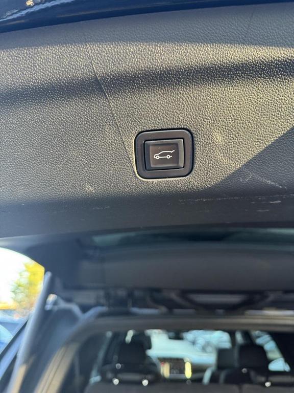 used 2022 GMC Yukon XL car, priced at $58,000