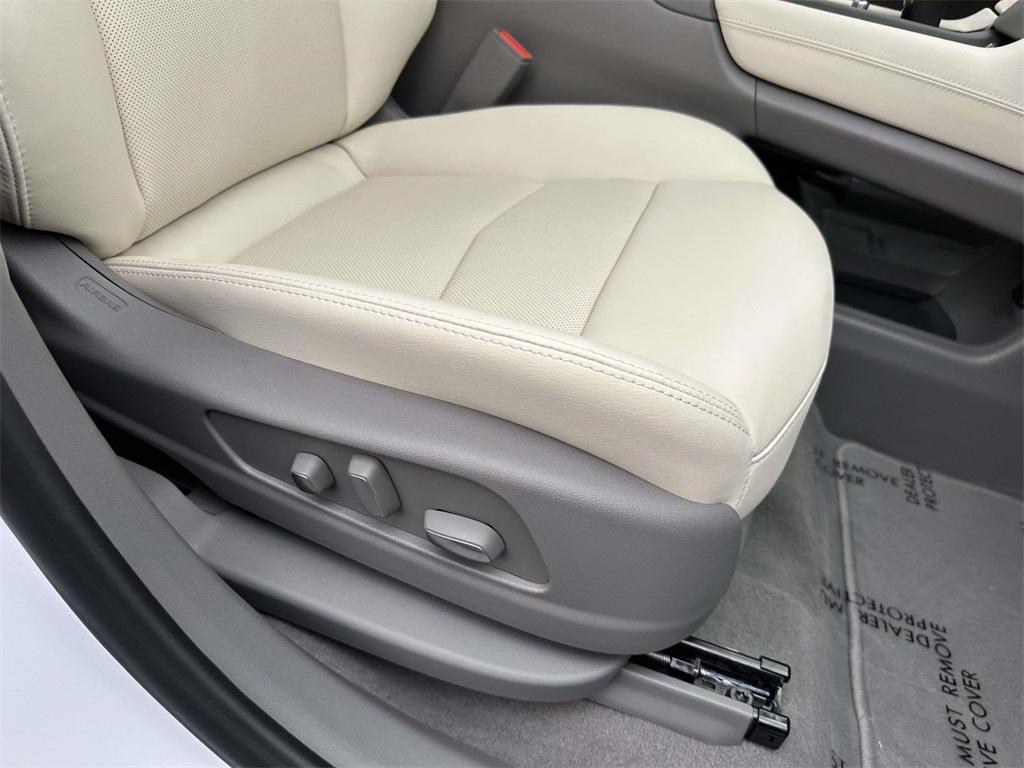 new 2025 Cadillac XT5 car