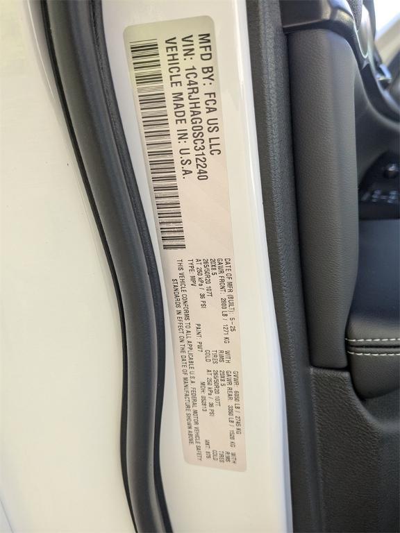 new 2025 Jeep Grand Cherokee car, priced at $44,560