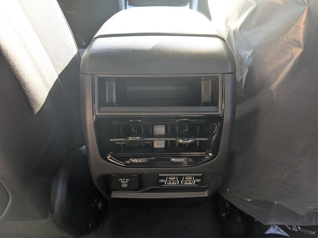new 2025 Jeep Grand Cherokee car, priced at $44,560