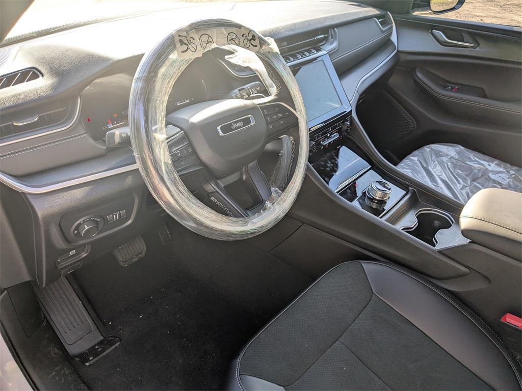 new 2025 Jeep Grand Cherokee car, priced at $44,560