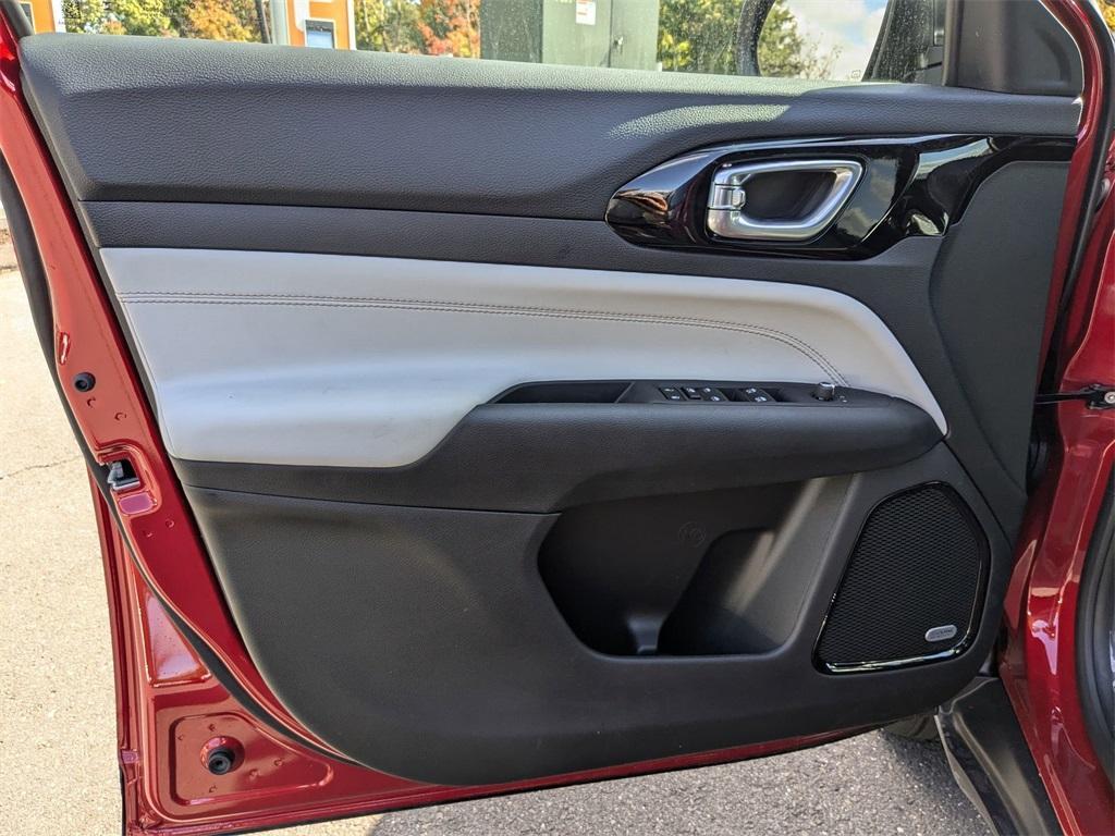 new 2025 Jeep Compass car, priced at $35,118